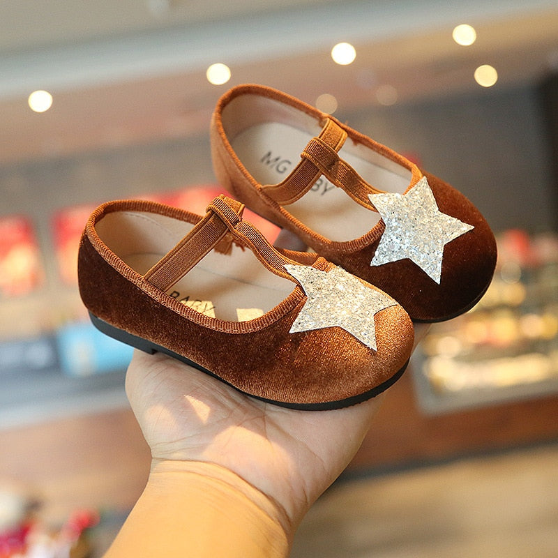 Zapatos con apliques de estrellas de material de terciopelo para bebés - Marrón, Negro, Rojo, Gris